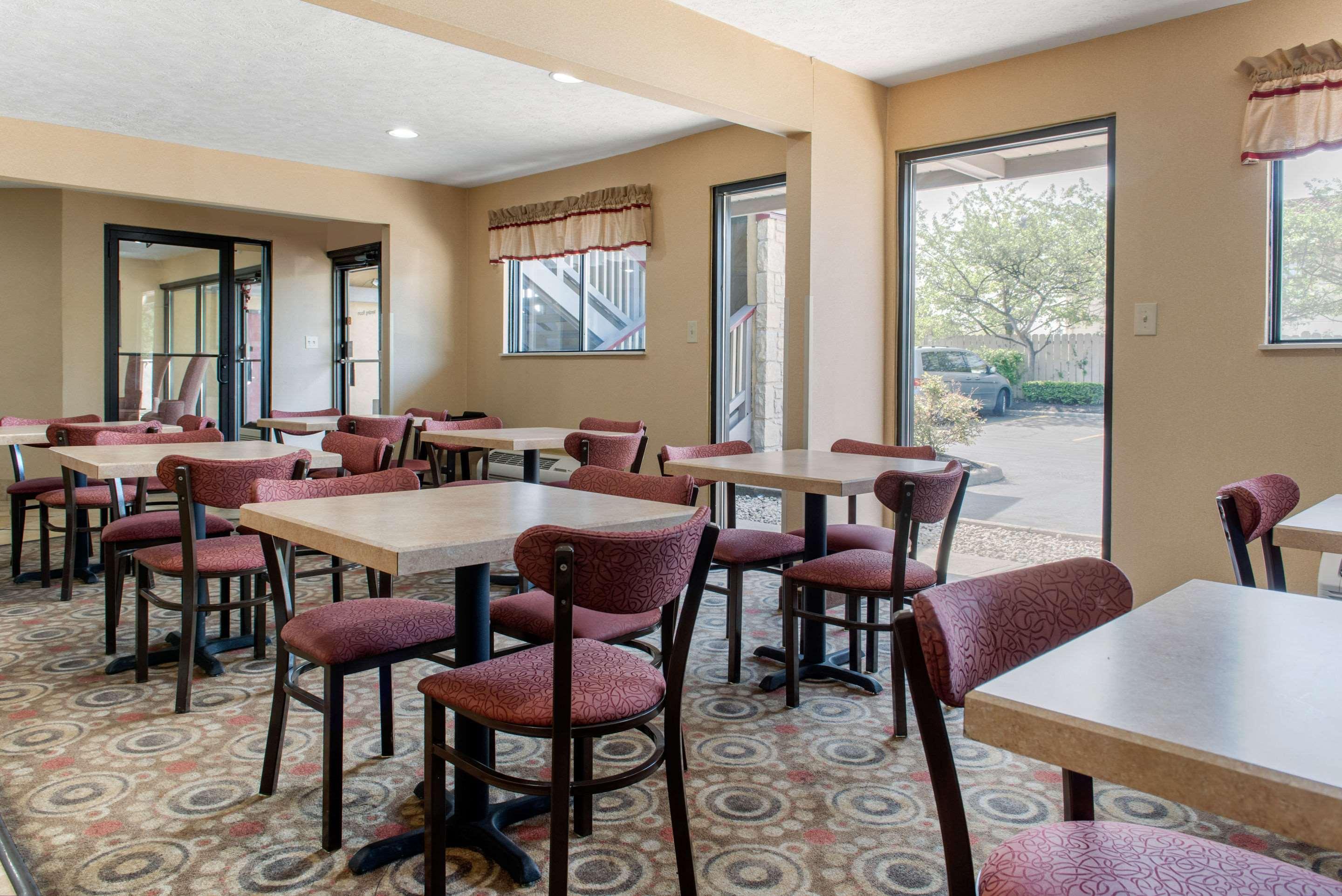 Quality Inn Columbus-East Exterior photo