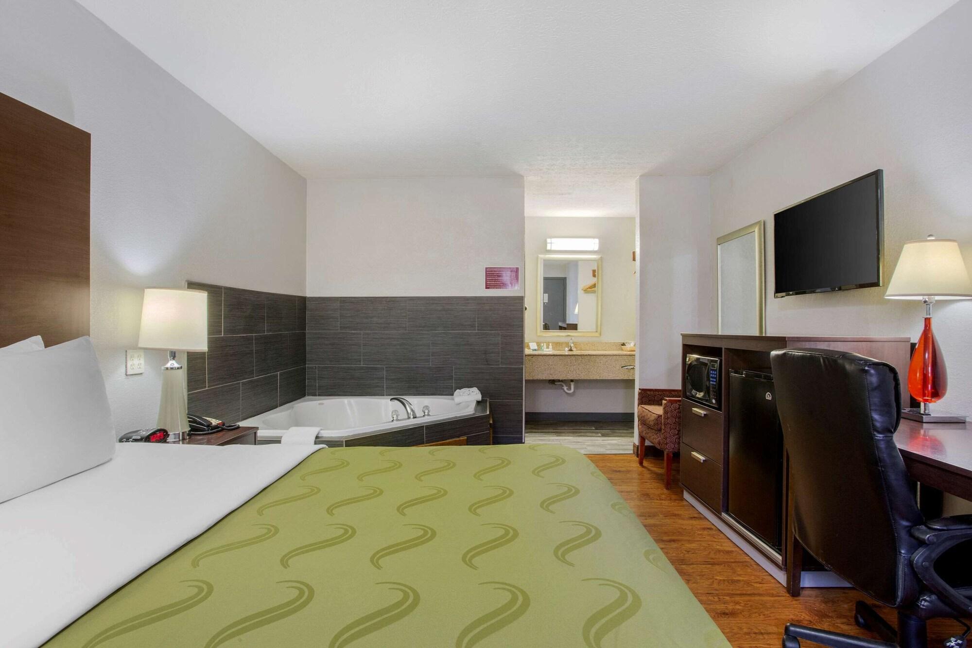 Quality Inn Columbus-East Exterior photo