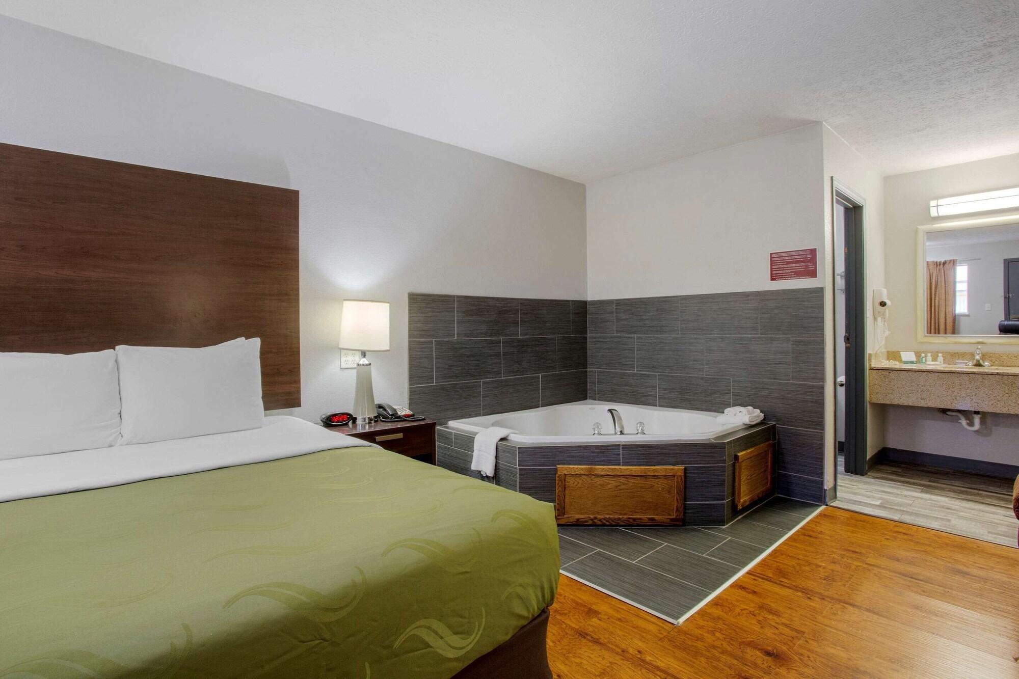 Quality Inn Columbus-East Exterior photo